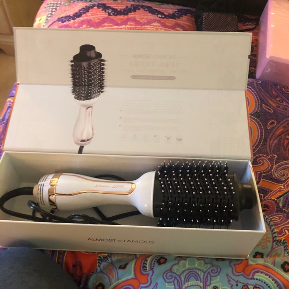 Volumizing hair dryer - Picture 1 of 3